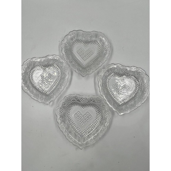 Vtg Avon Glass Clear Heart Dish Cape Code 5" W Diamonds Trinket Bowl Ruffled Edg - Picture 1 of 6